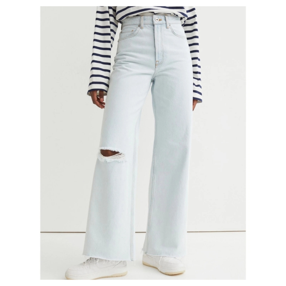 H&M Light Wash Wide Leg Jeans with Knee Rip